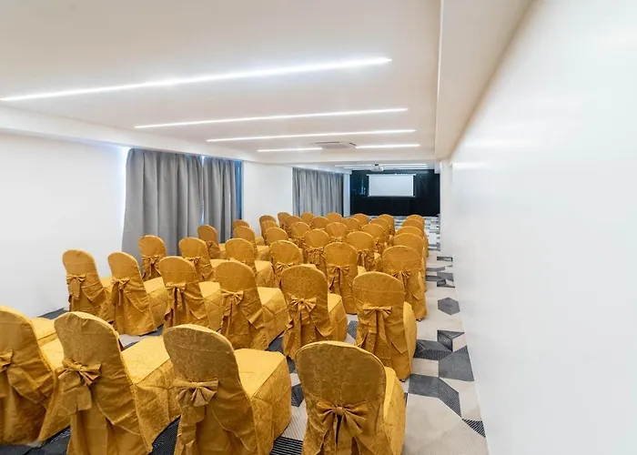 Hotel Square 4*