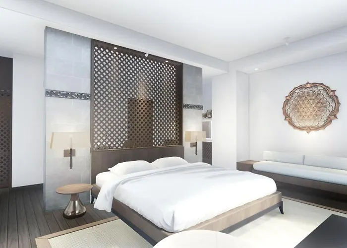 Hotel Square 4*