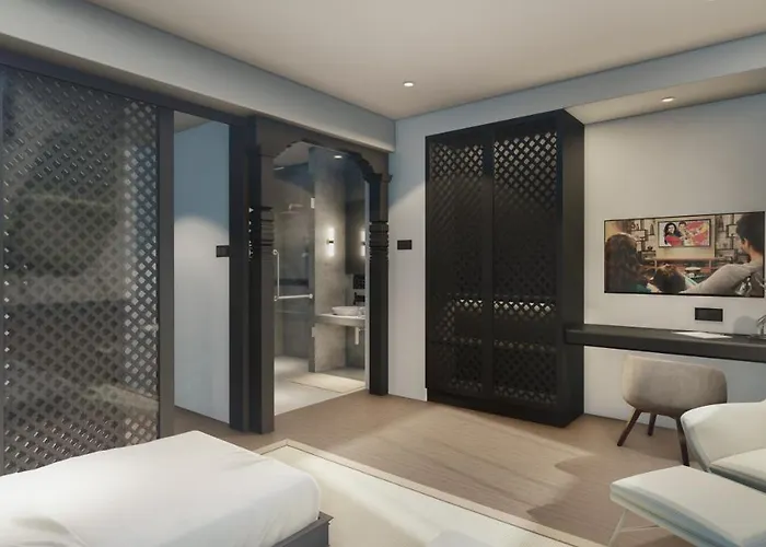 Hotel Square 4*