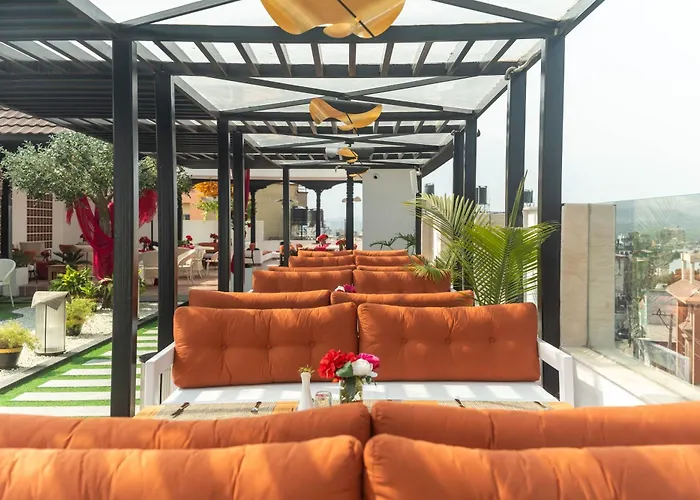 Square Hotel