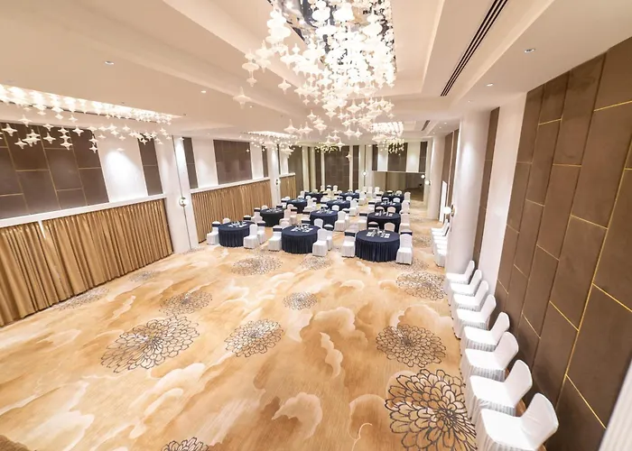 Square Hotel 4*