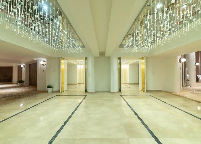 Square Hotel